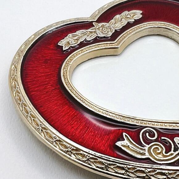 Vintage Heart Shaped Red Enameled Photo Frame w Ornate Gold Tone Accents (EUC) - Picture 8 of 10